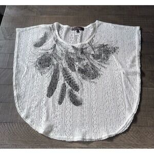 Almost Famous Women's White with Black Feather Laced Short Sleeve top Size Large